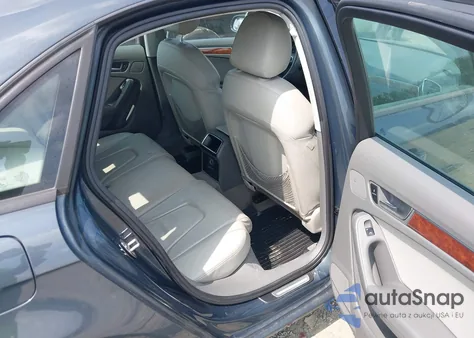 2011 Audi A4 2.0T Premium z USA, uszkodzony, nr VIN WAUBFAFL2BA082127